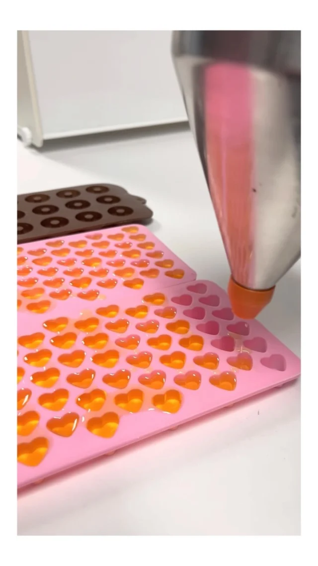 Wax melts!!!In the making…🌺 #candle_love_official #soycandles #candles #waxmelts #wax #candleloveofficial #candlemaking #αρωματικακερια